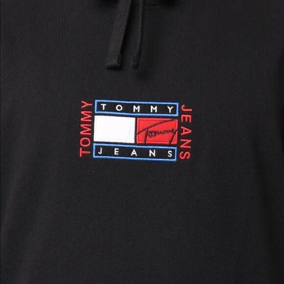 TOMMY JEANS - Timeless Tommy Hoodie - Picture 3 of 6